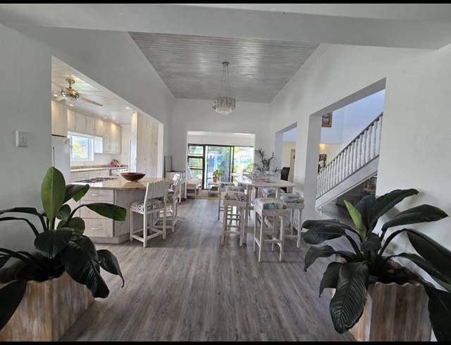 4 BEDROOM HOUSE FOR SALE IN OUTENIQUA STRAND